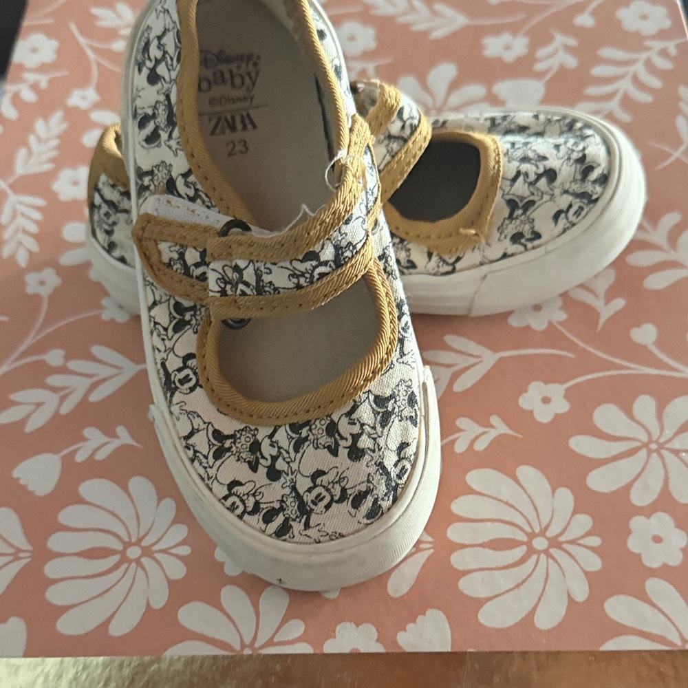 Disney Kids Sneakers - Black and Gold
